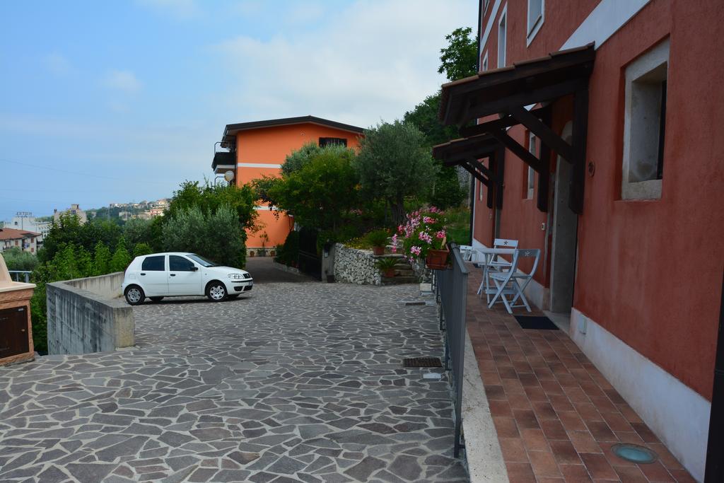 B&B La Casa Rossa Paola Exterior foto