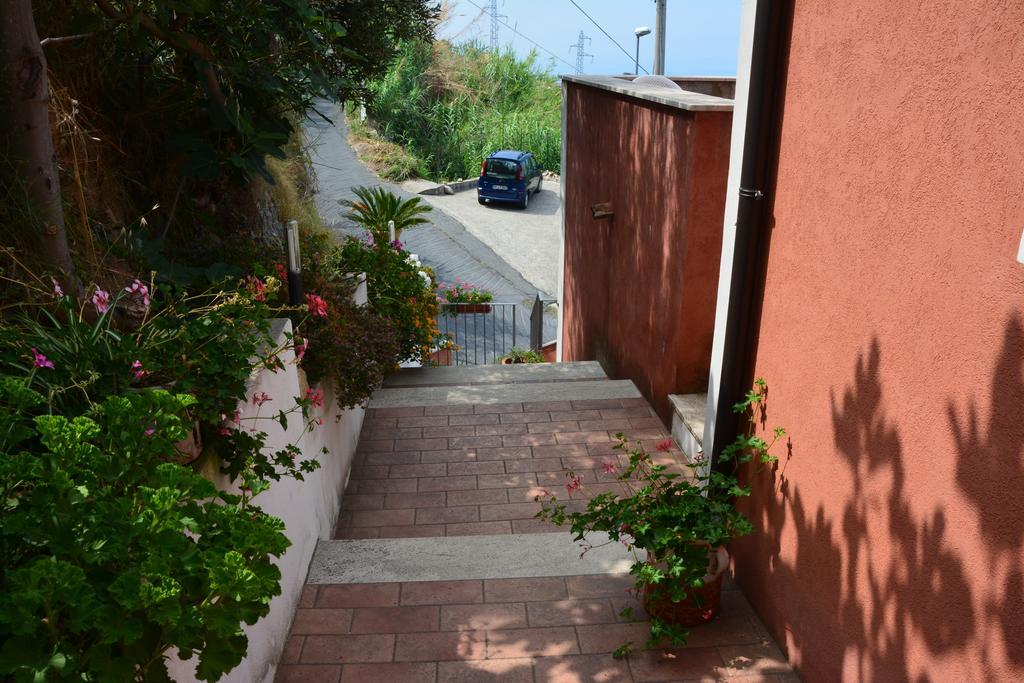 B&B La Casa Rossa Paola Exterior foto