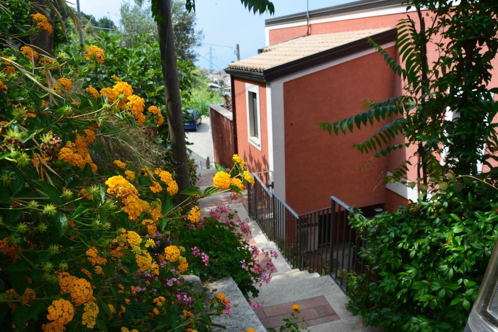 B&B La Casa Rossa Paola Exterior foto
