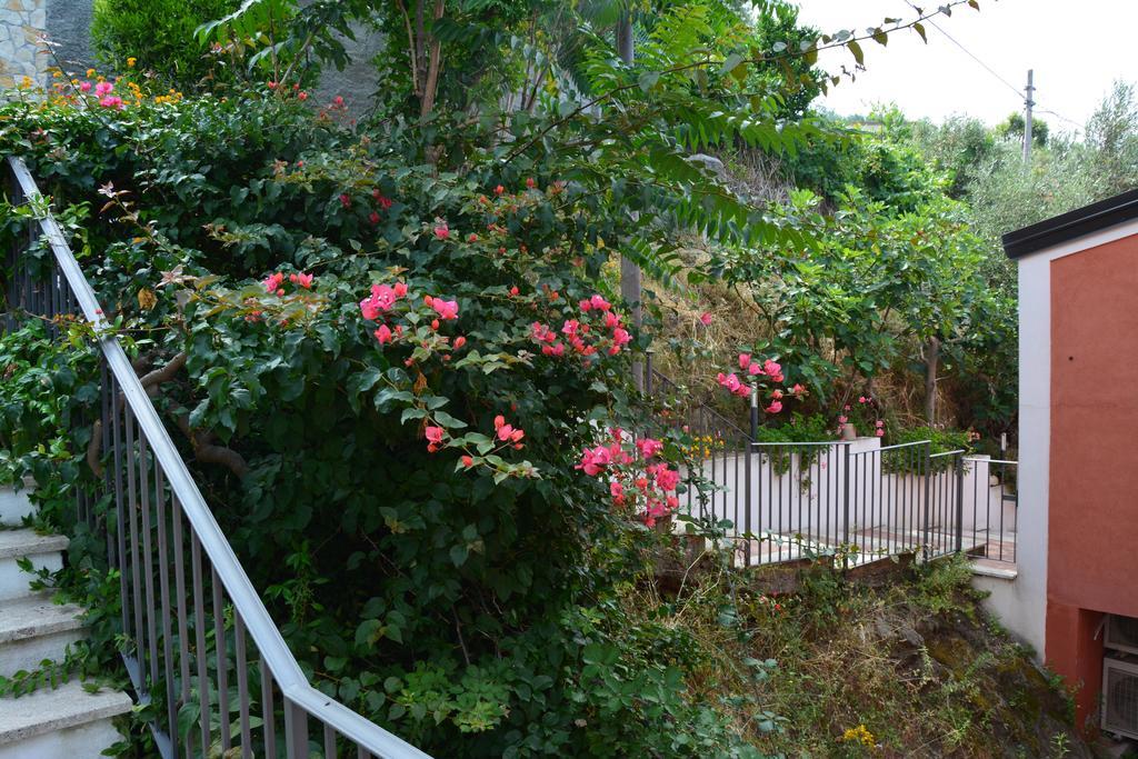 B&B La Casa Rossa Paola Exterior foto